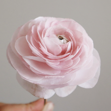 Load image into Gallery viewer, Ranunculus Wafer Paper Flower - Online Course
